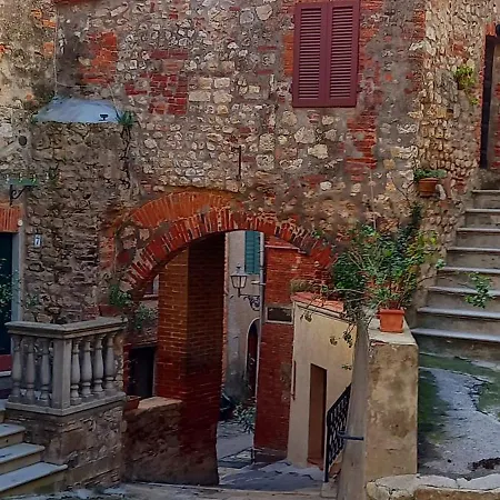 Charme & Relax In Centro Storico Gavorrano